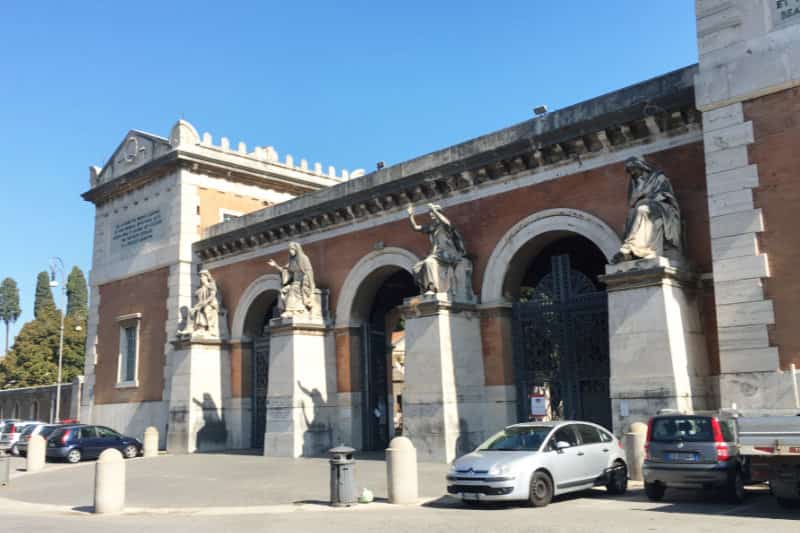 Entrée du cimetière monumental Campo Verano