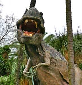 Dinosaure dans un parc