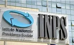 Vue d'un bâtiment avec le logo de l'INPS
