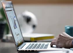 Ordinateur et navigation sur Internet