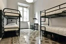 Chambre dans une auberge de jeunesse à Rome.
