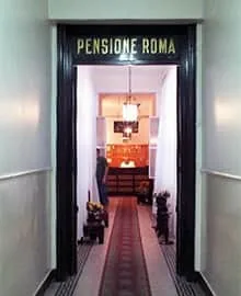 Entrée d'une pension à Rome.