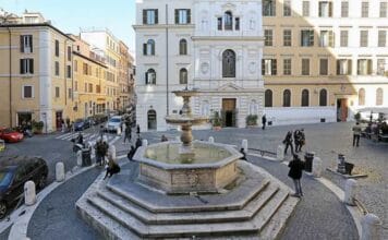 La fontaine de la place de la Madonne dei Monti