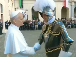 Le pape Léon XIV participe à la cérémonie d'investitures des nouveaux gardes Suisses.