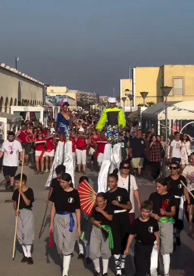 Parade des artistes du Roma Buskers Festival
